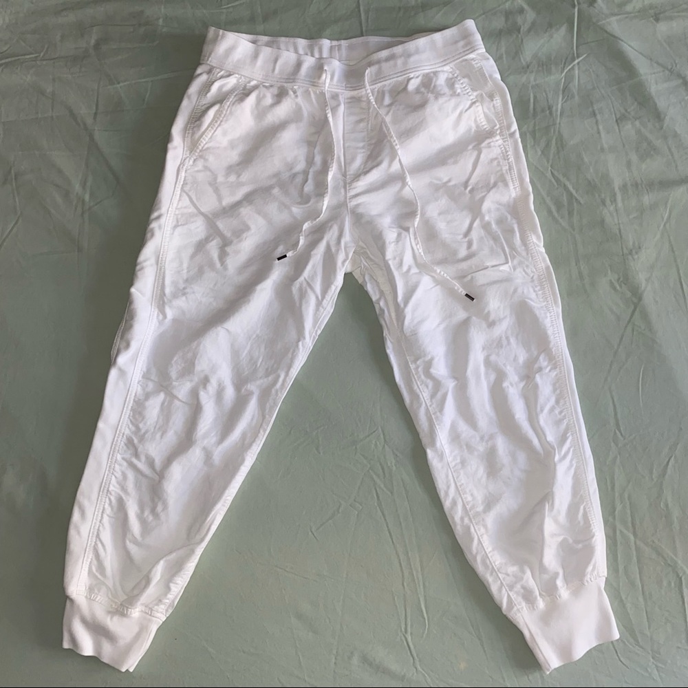 Crisp and breezy white GAP linen-cotton joggers
